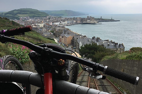 Team Tredz Rider Lindsay conquers the cliff up in Ceredigion